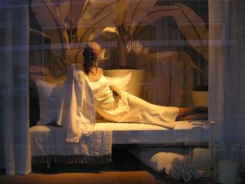 lordandtaylor window display. female figure