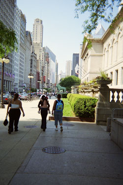 people strolling along Michigan Avenue by the Art Institute