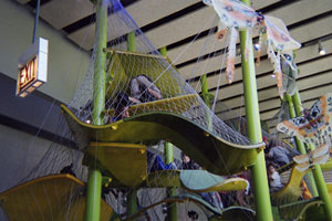 children suspended like monkeys at the Lincoln Park Children's Zoo